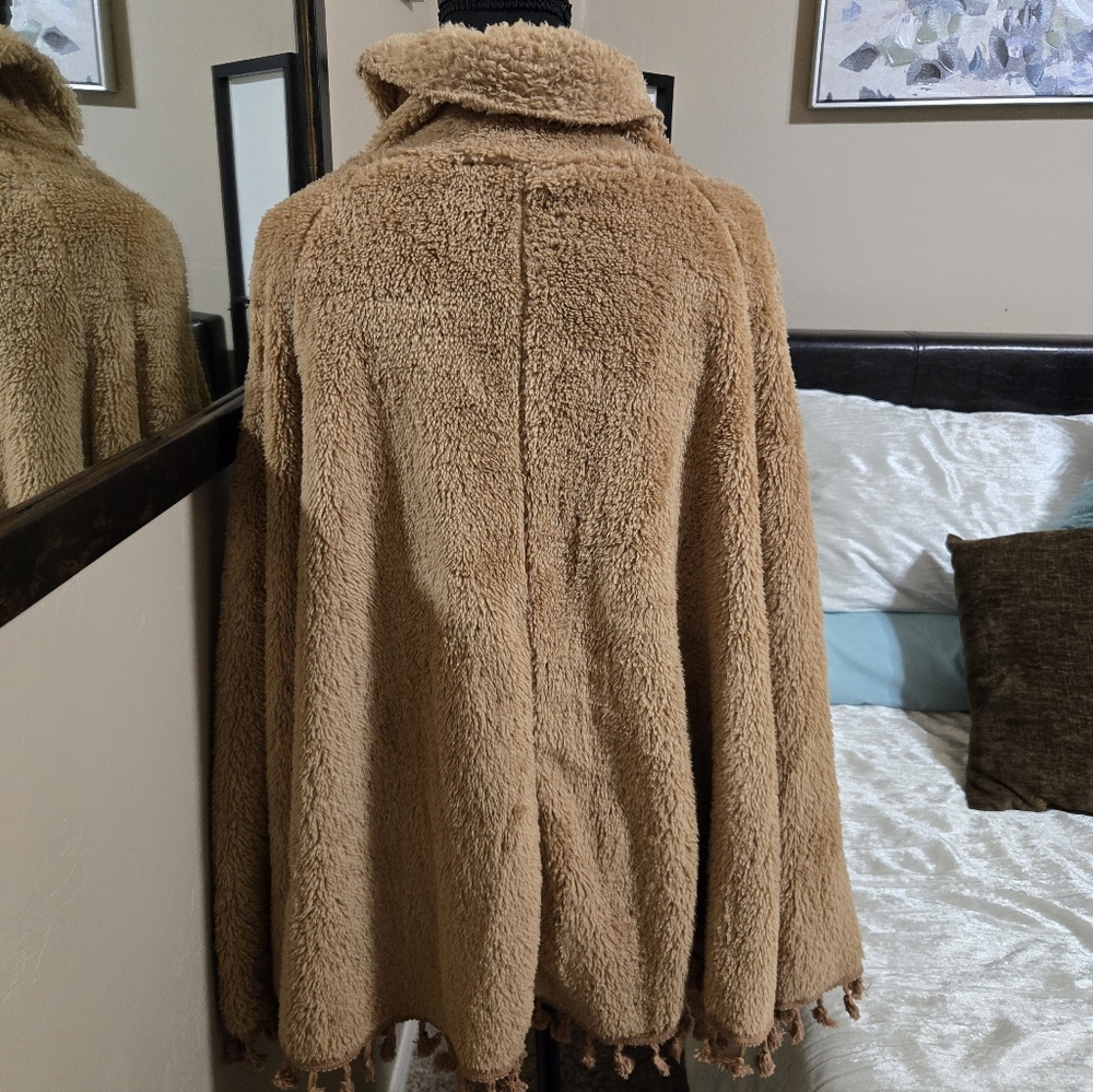 Cozy Tan Poncho with Tassels EUC Worn Once!!! Size L - Picture 4 of 13